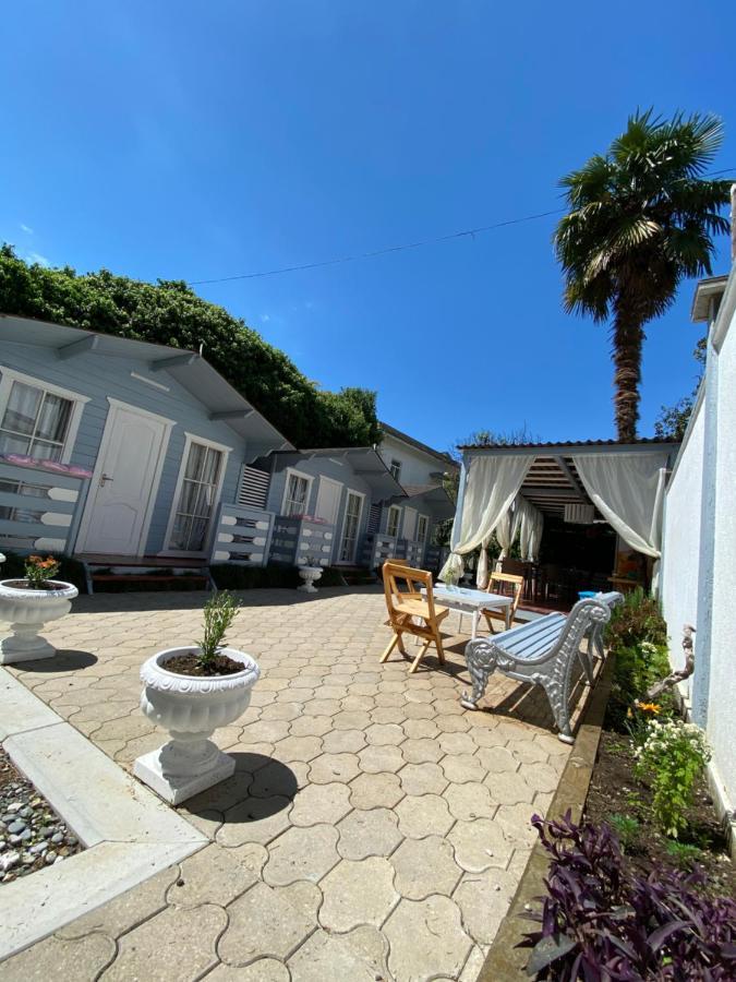 Эко Домики У Моря В Гаграх Gagra Exterior foto