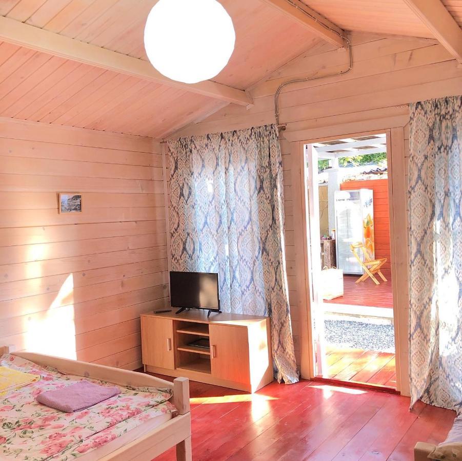 Эко Домики У Моря В Гаграх Gagra Exterior foto